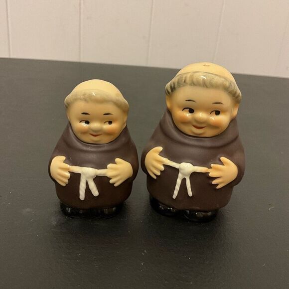 Vintage Lot of 2 Goebel Germany Hummel Fryar Monk Priest Salt Pepper Shakers - Picture 1 of 7